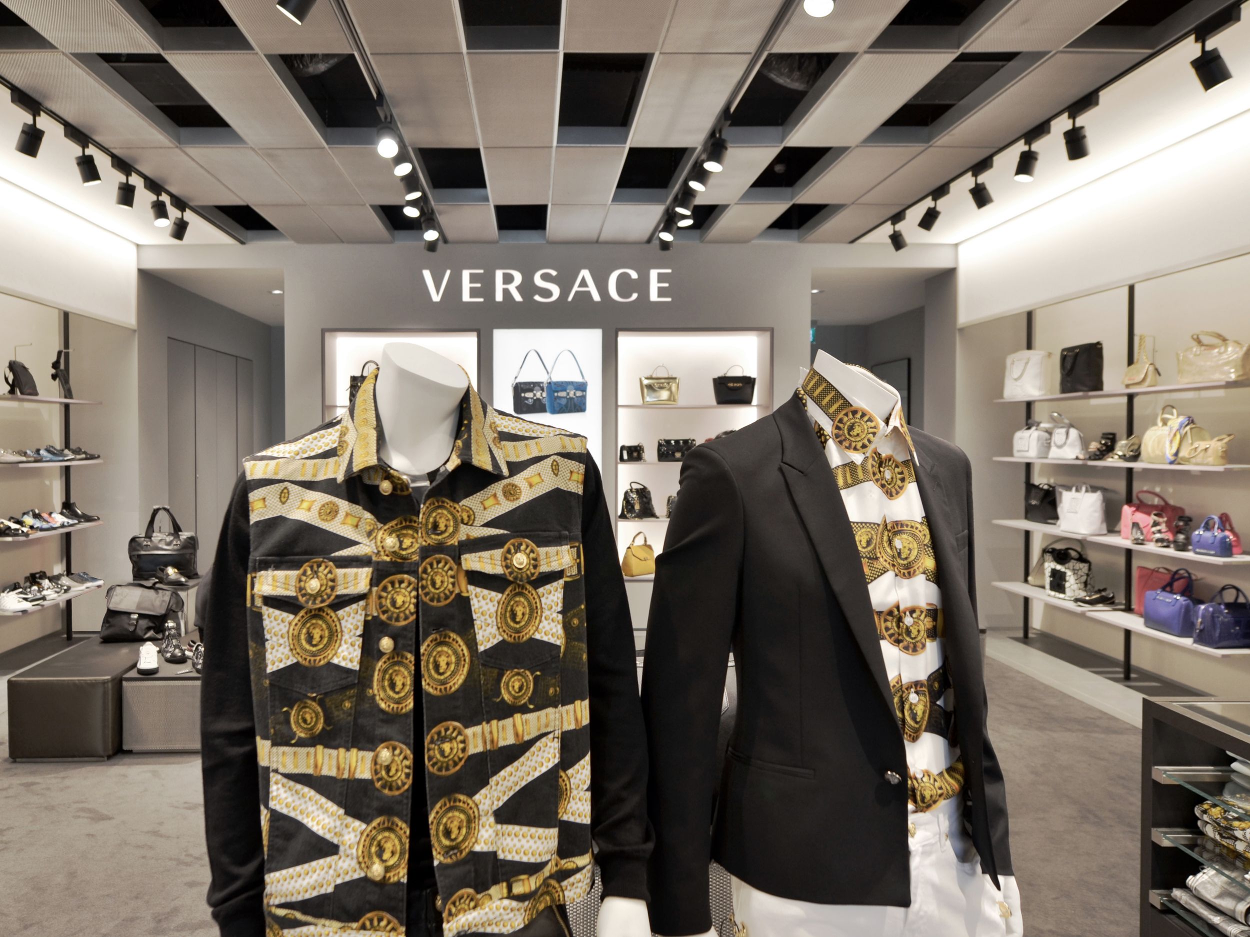 Versace_Outlet_02